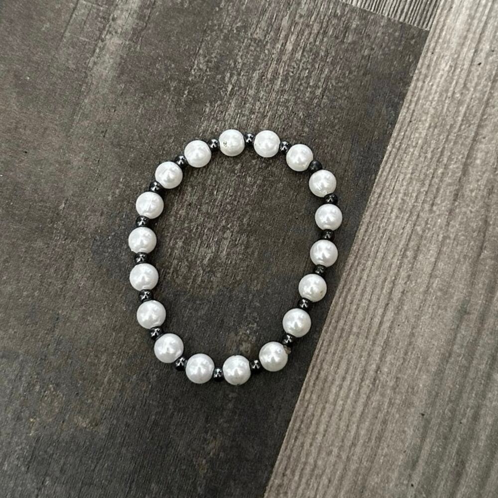 Handmade beaded bracelet, faux pearl black beads